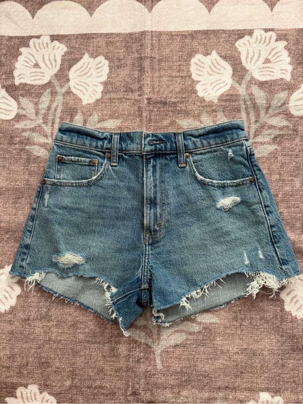 Abercrombie & Fitch "Mom Short" Size 26